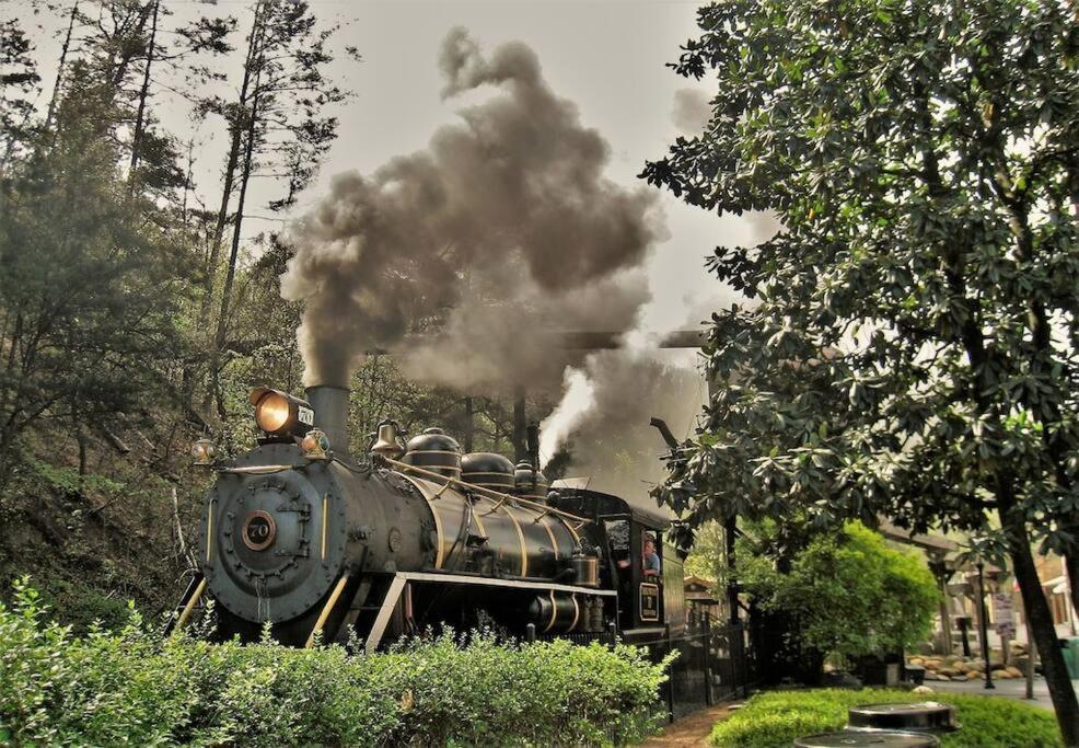 Moonlight Cottage - Your Romantic & Scenic Escape Sevierville Bagian luar foto